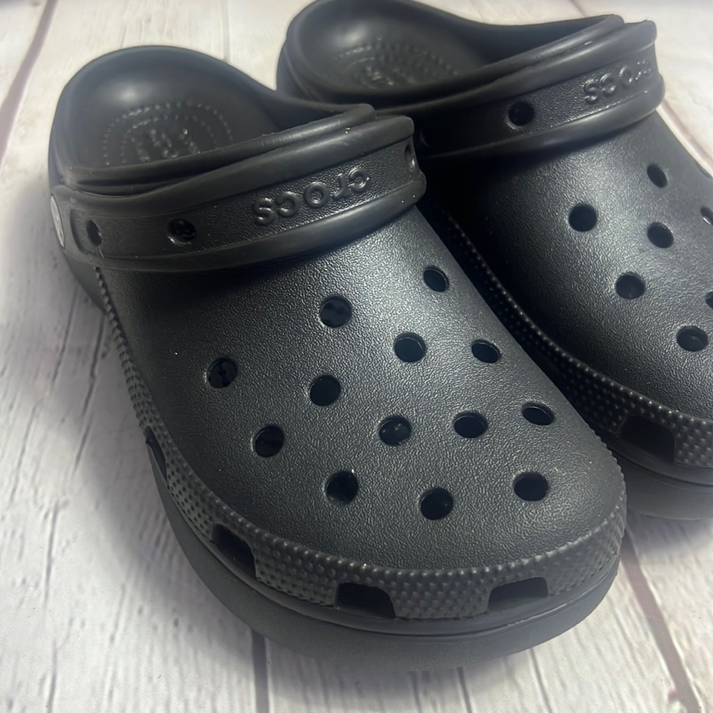 WOMEN'S SIZE 7 CLASSIC PLATFORM CLOG